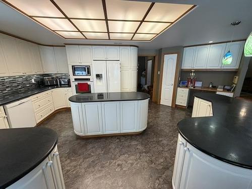 92 Edgewater Drive, Dryden, ON - Indoor Photo Showing Kitchen