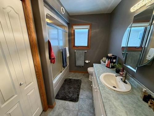 92 Edgewater Drive, Dryden, ON - Indoor Photo Showing Bathroom