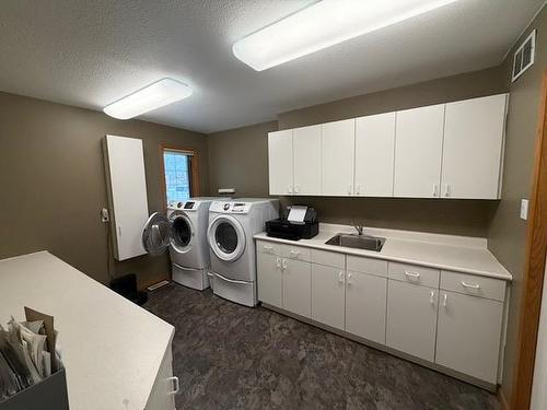 92 Edgewater Drive, Dryden, ON - Indoor Photo Showing Laundry Room
