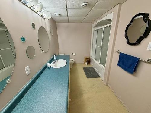 92 Edgewater Drive, Dryden, ON - Indoor Photo Showing Bathroom