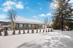 1008Z  - 1010Z Rue Jacques-Bédard  Québec (La Haute-Saint-Charles), QC G2N 1E4