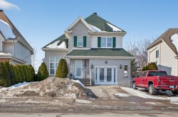 456 Rue Damien-Cyr  Laval (Sainte-Rose), QC H7L 5V9