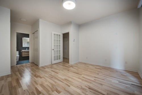 Master Bedroom - 3-1060 Rue Ste-Élisabeth, Montréal (Ville-Marie), QC - Indoor Photo Showing Other Room