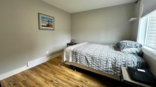 709 22Nd Avenue, Cranbrook, BC - Indoor Photo Showing Bedroom