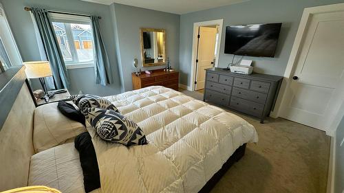 709 22Nd Avenue, Cranbrook, BC - Indoor Photo Showing Bedroom