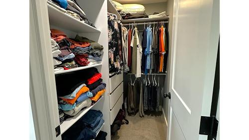 709 22Nd Avenue, Cranbrook, BC - Indoor With Storage