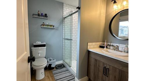 709 22Nd Avenue, Cranbrook, BC - Indoor Photo Showing Bathroom