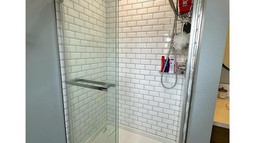 709 22Nd Avenue, Cranbrook, BC - Indoor Photo Showing Bathroom