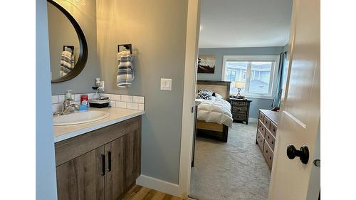 709 22Nd Avenue, Cranbrook, BC - Indoor Photo Showing Bathroom