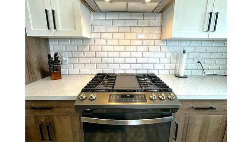 709 22Nd Avenue, Cranbrook, BC - Indoor Photo Showing Kitchen
