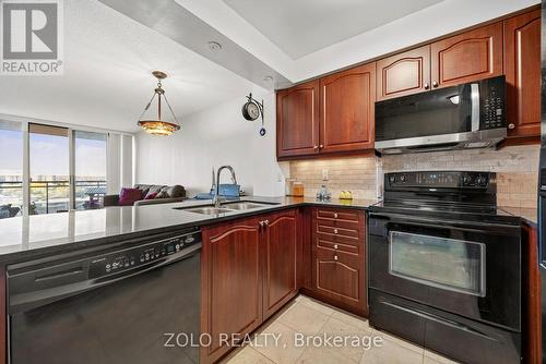 1212 - 350 Red Maple Road, Richmond Hill, ON - Indoor Photo Showing Kitchen With Double Sink