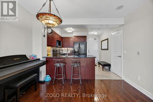1212 - 350 Red Maple Road, Richmond Hill, ON - Indoor Photo Showing Kitchen