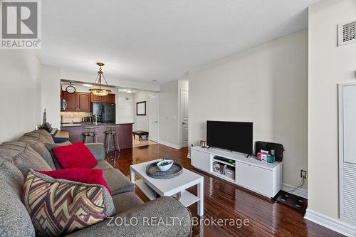 1212 - 350 Red Maple Road, Richmond Hill, ON - Indoor Photo Showing Living Room