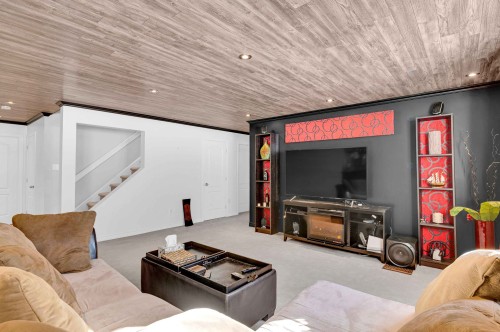 Salle familiale - 661 Ch. St-Germain, Prévost, QC - Indoor