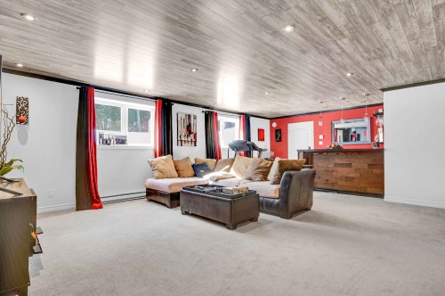 Salle familiale - 661 Ch. St-Germain, Prévost, QC - Indoor