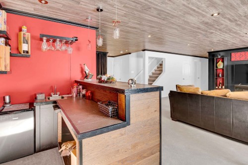 Salle familiale - 661 Ch. St-Germain, Prévost, QC - Indoor