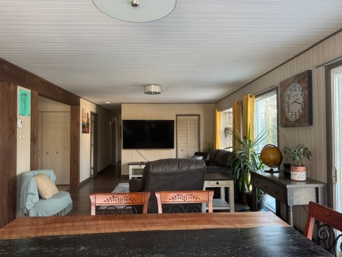 Salon - 1214 Ch. Robert'S, Rouyn-Noranda, QC - Indoor