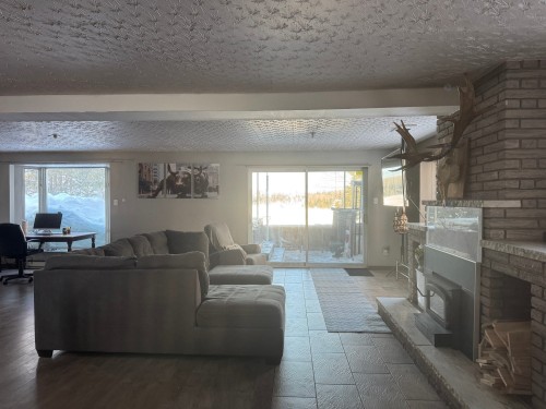 Salle familiale - 1214 Ch. Robert'S, Rouyn-Noranda, QC - Indoor Photo Showing Living Room With Fireplace
