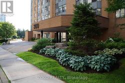 1001 - 300 WEBB DRIVE  Mississauga, ON L5B 3W3