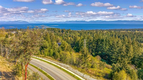 5000 Broad Ridge Pl, Lantzville, BC 