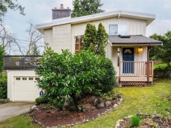 3512 Plymouth Rd  Oak Bay, BC V8P 4X4