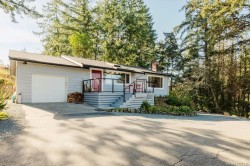 10851 Deep Cove Rd  North Saanich, BC V8L 5M5