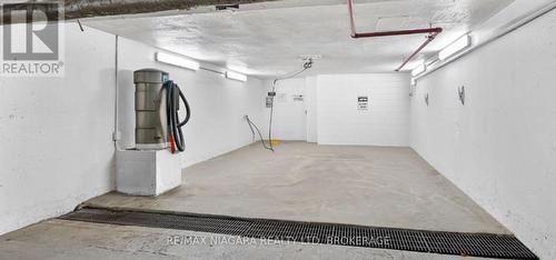 601 - 81 Scott Street, St. Catharines (Lakeport), ON - Indoor Photo Showing Garage
