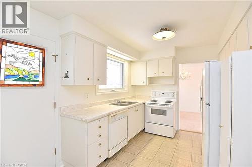 4 Bermuda Court, Hamilton, ON - Indoor Photo Showing Kitchen With Double Sink