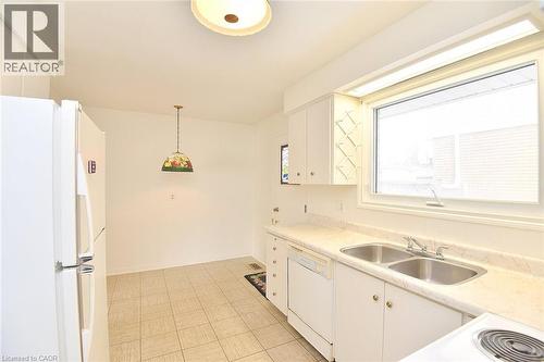 4 Bermuda Court, Hamilton, ON - Indoor Photo Showing Kitchen With Double Sink