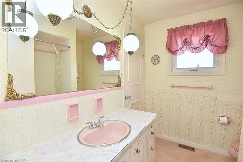 4 Bermuda Court, Hamilton, ON - Indoor Photo Showing Bathroom