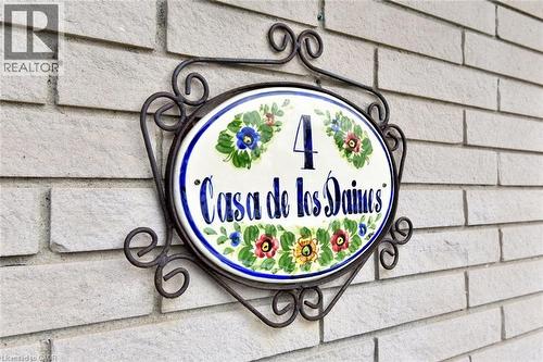 4 Bermuda Court, Hamilton, ON - Outdoor