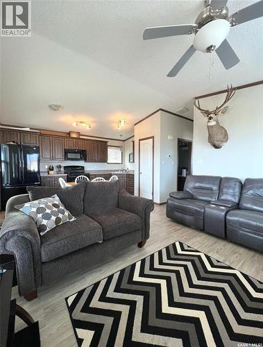 701 Pebble Drive, Webb Rm No. 138, SK - Indoor Photo Showing Living Room