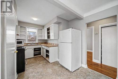68 Queen Street S, Thorold, ON - Indoor Photo Showing Kitchen With Double Sink