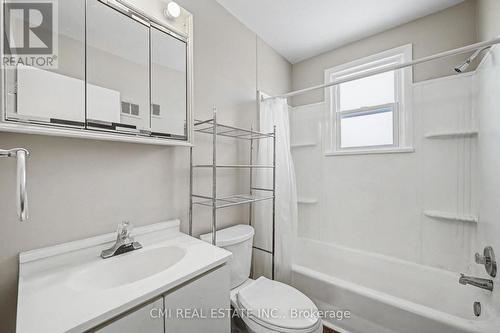 68 Queen Street S, Thorold, ON - Indoor Photo Showing Bathroom
