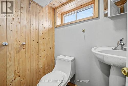 68 Queen Street S, Thorold, ON - Indoor Photo Showing Bathroom