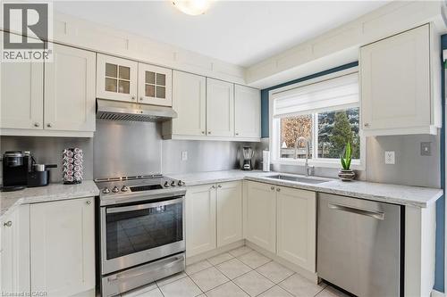 2505 Valleyridge Drive, Oakville, ON - Indoor Photo Showing Kitchen