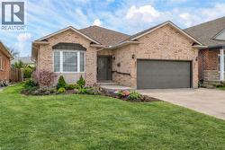 37 GARTH TRAILS Crescent  Hamilton, ON L9B 2X1