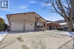 72 OAKRIDGE Drive  Stoney Creek, ON L8G 2T6