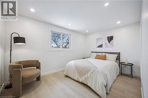 21 Forest Glen Court, Kitchener, ON - Indoor Photo Showing Bedroom