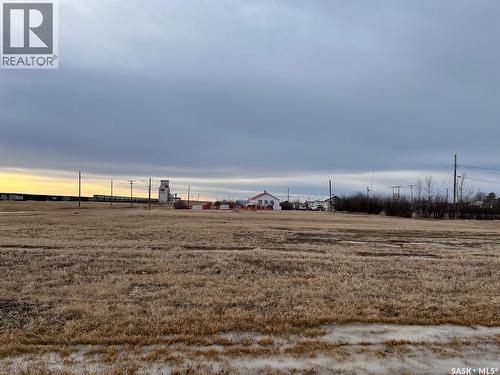 910 Railway Avenue E, Aneroid, SK 