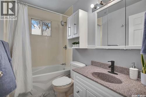 419 Hull Crescent, Saskatoon, SK - Indoor Photo Showing Bathroom