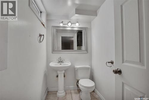 419 Hull Crescent, Saskatoon, SK - Indoor Photo Showing Bathroom
