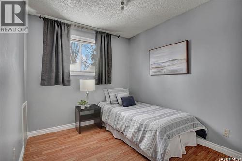 419 Hull Crescent, Saskatoon, SK - Indoor Photo Showing Bedroom