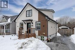 752 DOUGLAS STREET  Oshawa, ON L1H 5C7