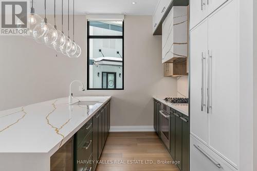 3711 Riva Avenue, Innisfil, ON - Indoor Photo Showing Kitchen With Upgraded Kitchen