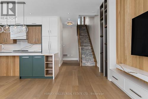 3711 Riva Avenue, Innisfil, ON - Indoor Photo Showing Kitchen