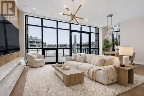 3711 Riva Avenue, Innisfil, ON - Indoor Photo Showing Living Room