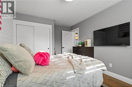 5609 Thorn Lane, Burlington, ON - Indoor Photo Showing Bedroom