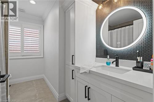 5609 Thorn Lane, Burlington, ON - Indoor Photo Showing Bathroom