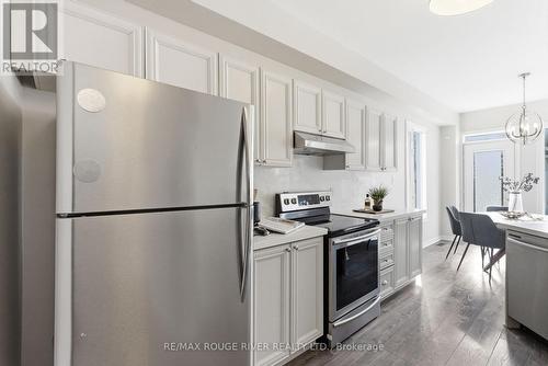46 Sandford Crescent, Whitby (Rolling Acres), ON - Indoor Photo Showing Kitchen With Stainless Steel Kitchen With Upgraded Kitchen